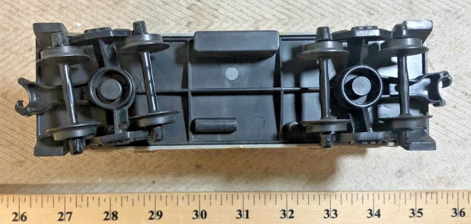 Kusan O Scale 35443 US Air Force Caboose Train Car for Parts/Repair (C) - Image 4 of 4