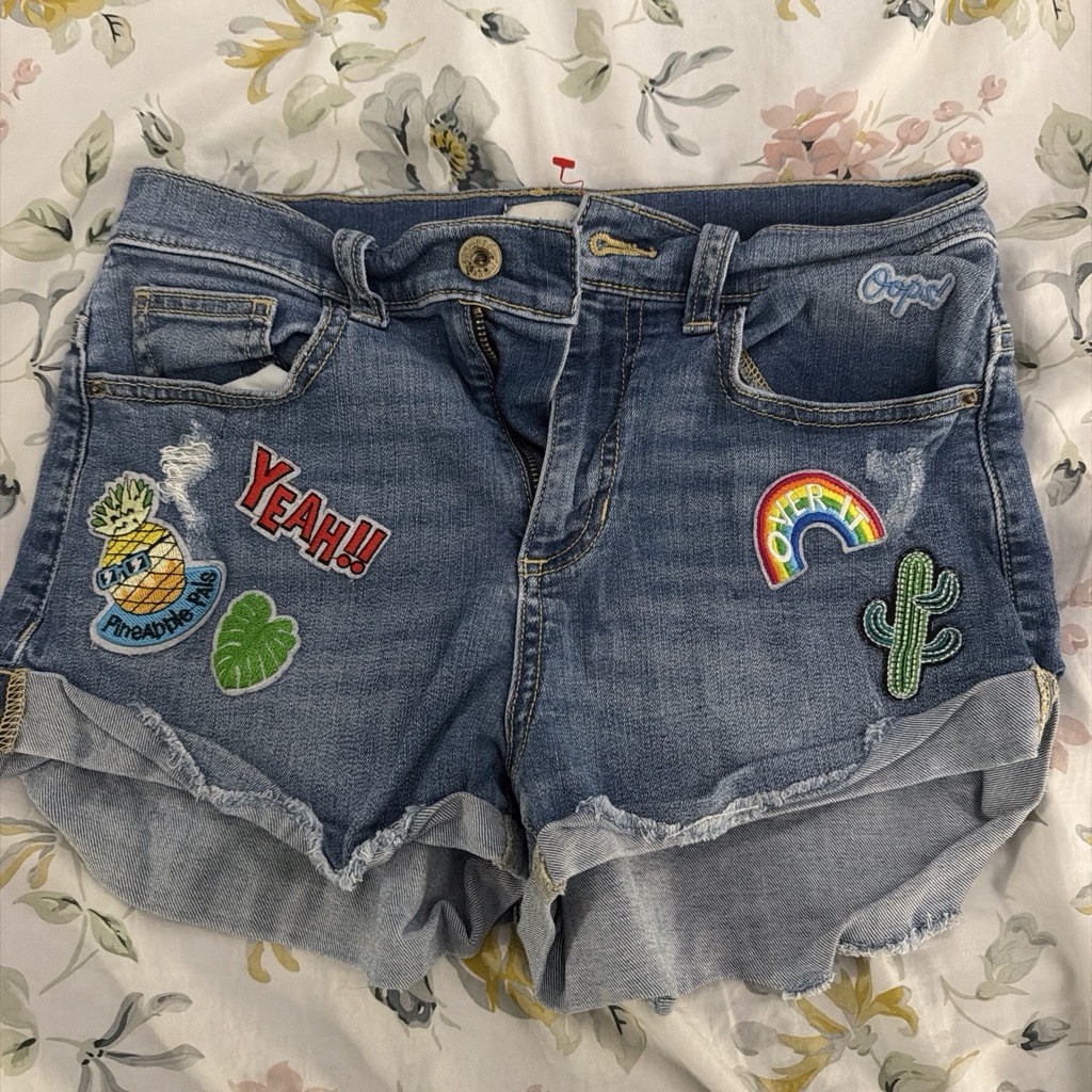 Sneak Peek Women’s Blue Denim Cut Off Cuffed Shorts Embroidered Pockets S