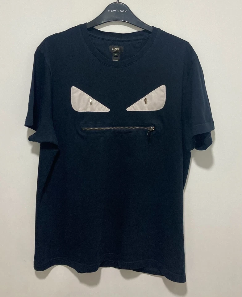 Camiseta de Colección Fendi Monster Bug Eyes Unisex con Cremallera Talla M/50 Color Azul Oscuro Foto 3 de 4