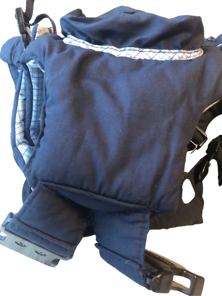 Portabebés Infantino Go Go Rider estructura suave a cuadros Foto 3 de 4