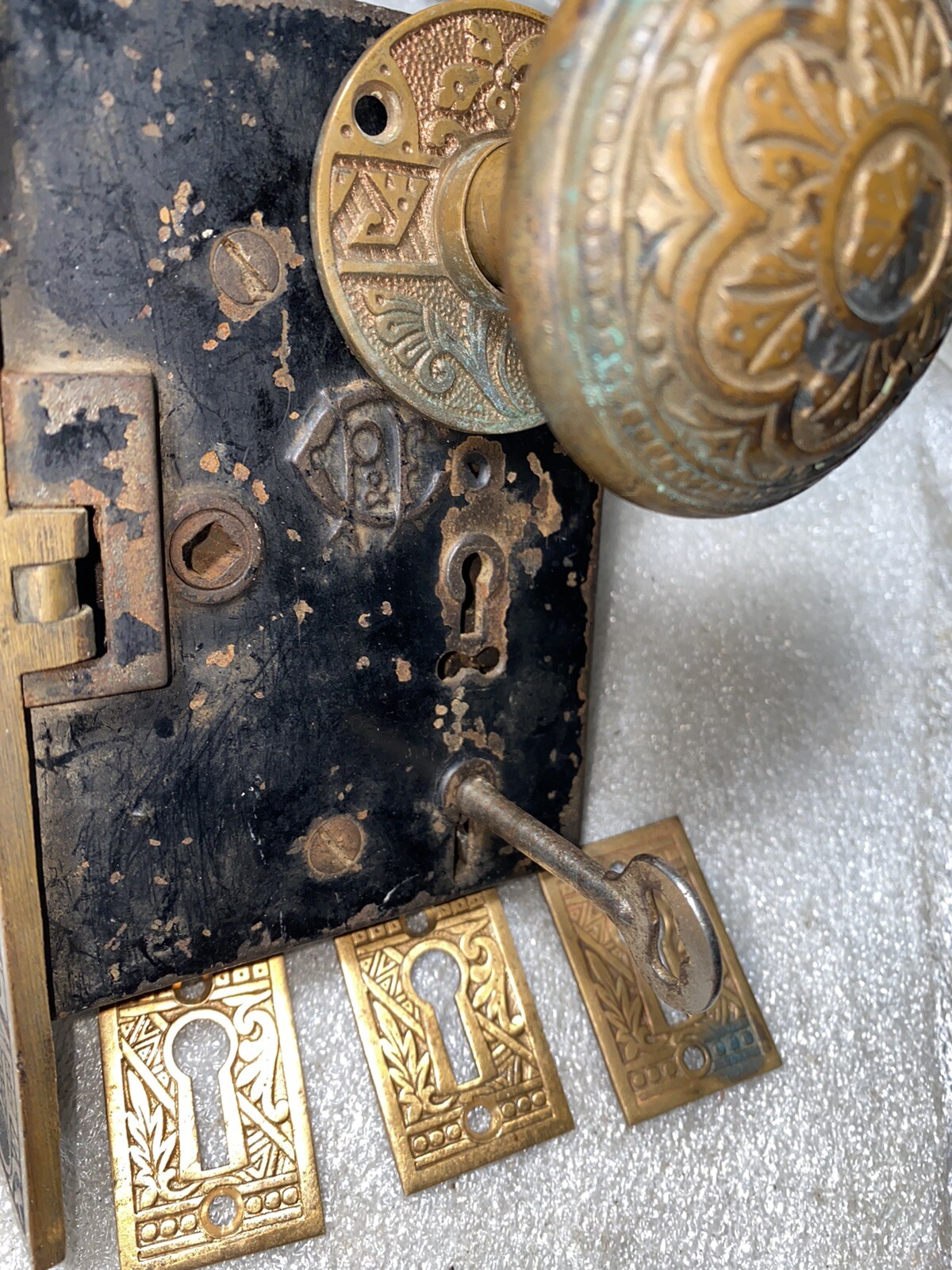 ANTIQUE Corbin set MORTISE LOCK w/key 2 doorknobs, 2 rosettes, keyhole