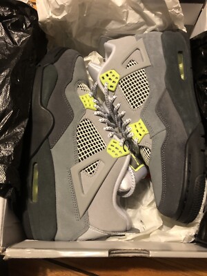 Size 10.5 - Jordan 4 Retro SE Mid Neon 95