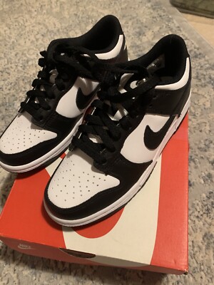 nike dunk black and white size 4
