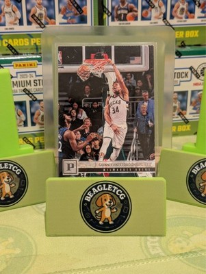 Giannis Antetokounmpo #125 2019-20 Panini Chronicles NBA Milwaukee Bucks