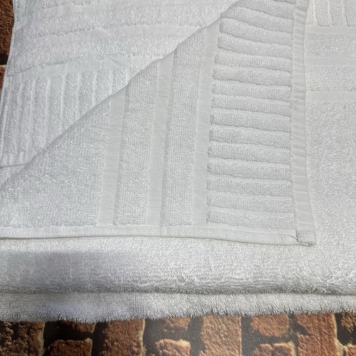 5 Pack. 600 GSM White Hotel Quality Hand Towels |Piano Header design - Picture 10 of 10