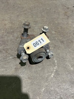 99-04 Ford F250 F350 4X4 4WD Front Shackle Frame Mount Bracket OE 5335-Ab