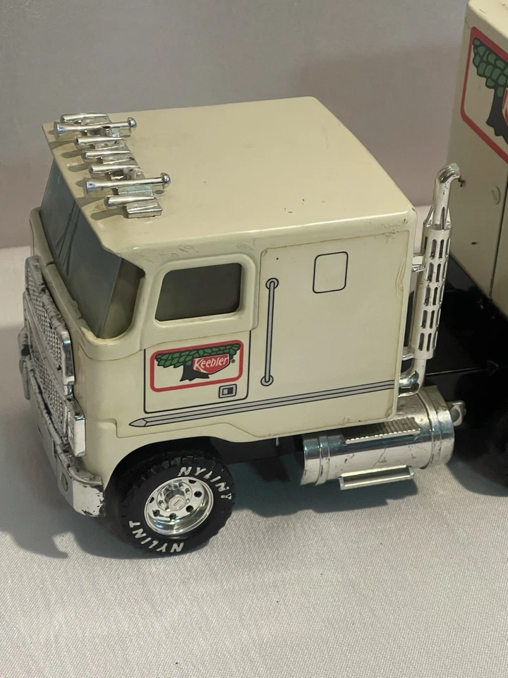 Vintage Keebler ELF Semi Truck Nylint Pressed Steel GMC 18 Wheeler 21 Inch 1986 - Image 2 of 4