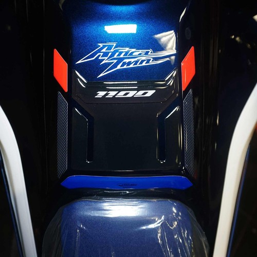 Adesivo 3D Paraserbatoio moto compatibile con Honda Africa Twin 1100 2022 - Foto 1 di 6