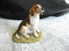 Sherratt & Simpson 55489 Beagle Sitting. Very good condition. 12 cms tall.