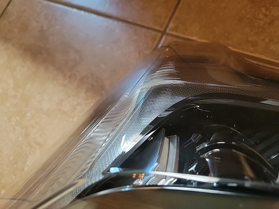 Conjunto de faros Toyota Sequoia 2023-2025 - Toyota (81150-0C300) izquierda Foto 2 de 4