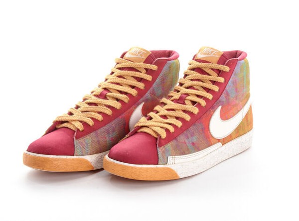 magenta nike blazers