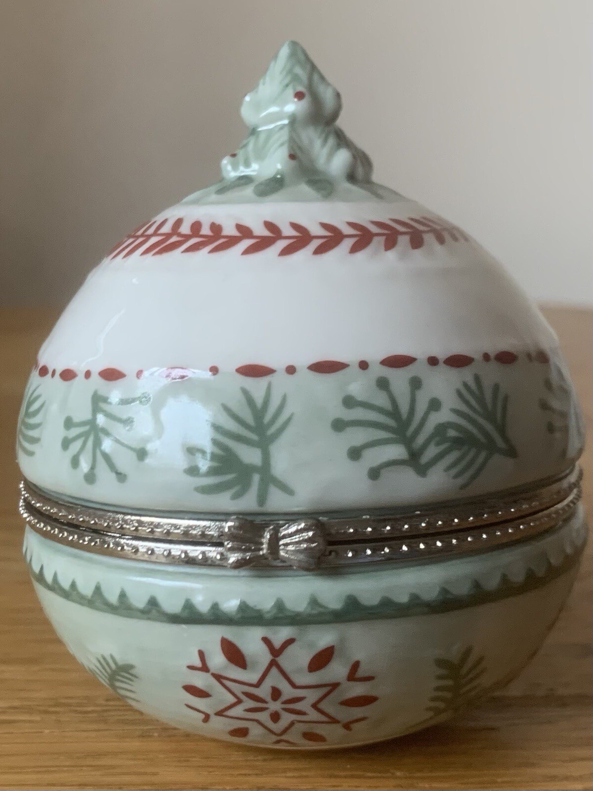 Villeroy & Boch Christmas Tree Bauble Trinket Box Green Red White