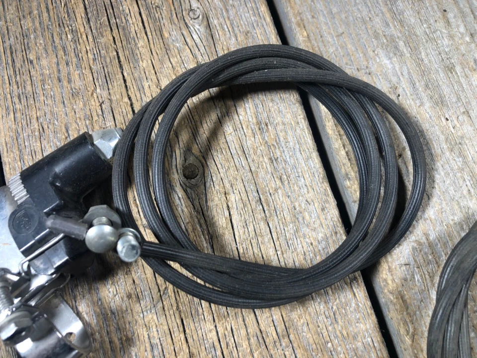 .PALANCAS DE FRENO RALEIGH CHOPPER MK II CON AJUSTADORES DE CABLE AUTOMÁTICOS NOS FASTBACK 100 Foto 3 de 4