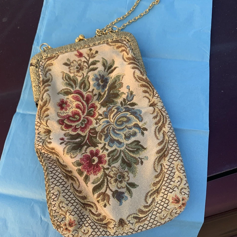Vintage Italian Gold Beaded Purse With Gold Metal Frame And Chain Handle — 第 2/4 张图片
