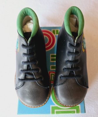 Chaussures vintage Mod'8 verte et blanche neuves modèle Louvain taille