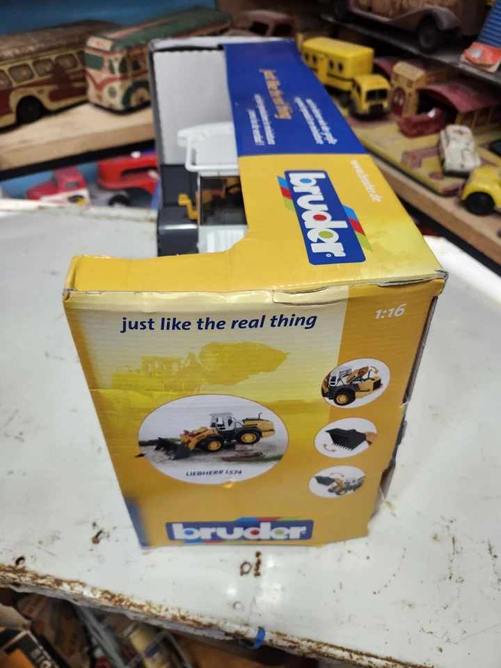 Bruder 02430 Liebherr Articulated Road Loader L 574 New In Box  - Image 4 of 4