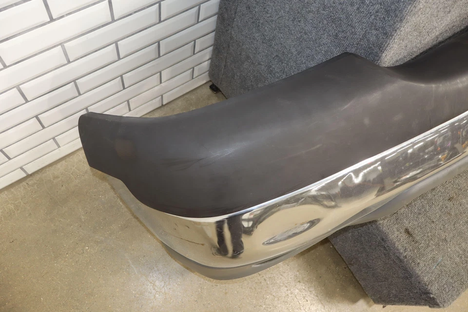 2001-2002 GMC Sierra 2500HD OEM Front Bumper (See Photos) Foto 2 de 4