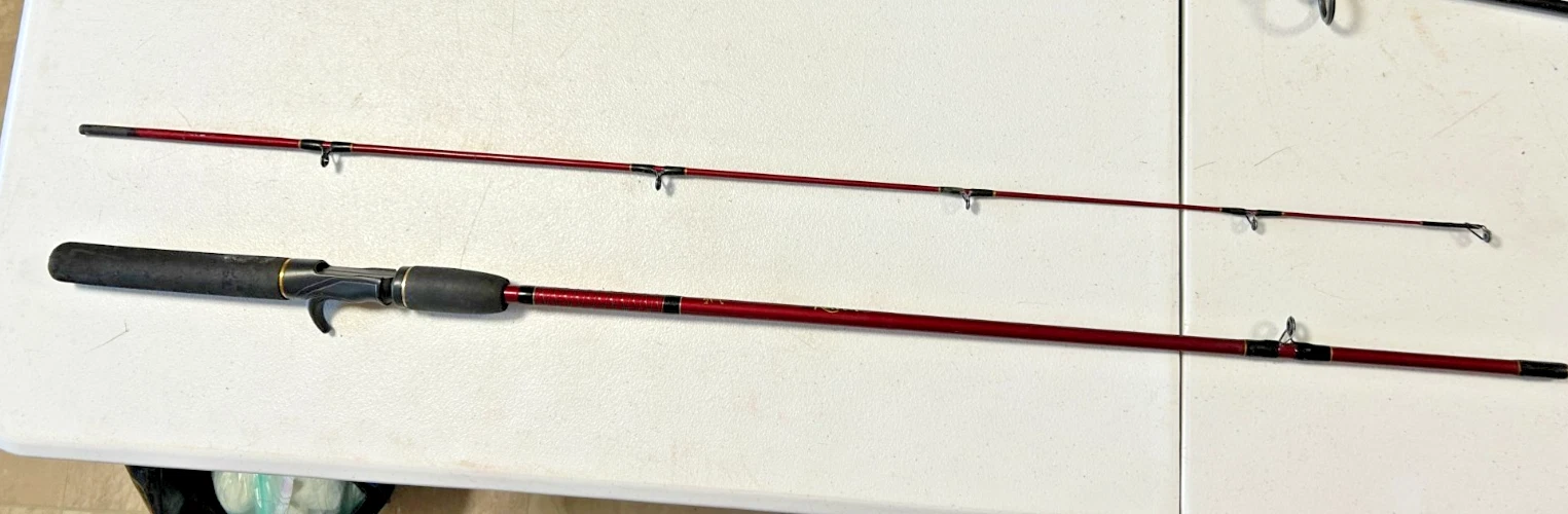 Vintage Red South Bend Raven Casting Fishing Rod, Model 1055A. 5' 6", 2 Piece