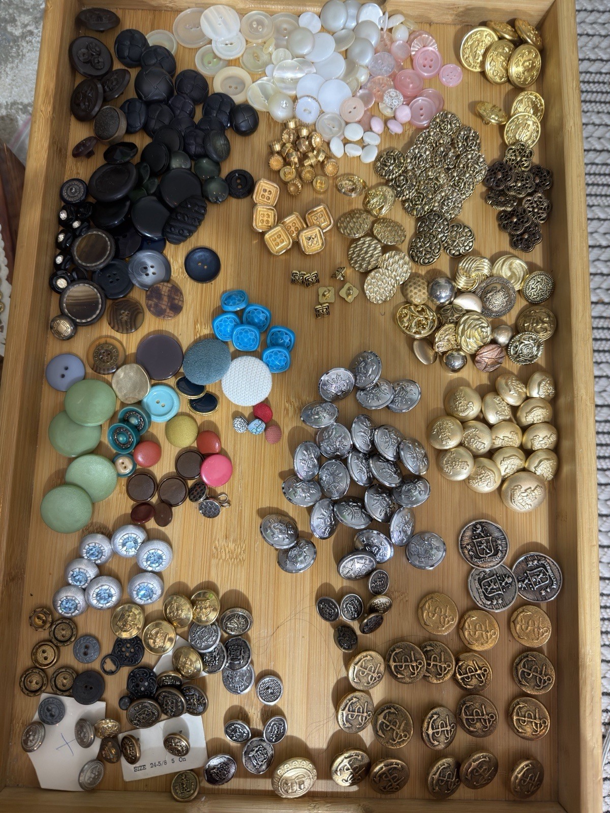 Mix lot of 400+ Craft Buttons Antique Vintage Metal Plastic Military & More