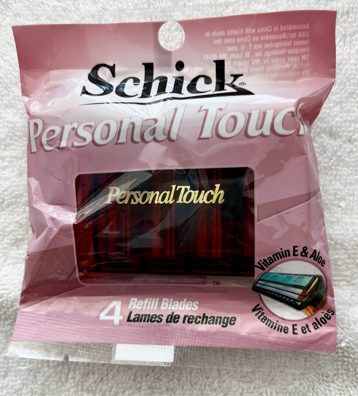 Schick Personal Touch, 4 Refill Blades, New, Aloe & Vit E Moisturizing Strip