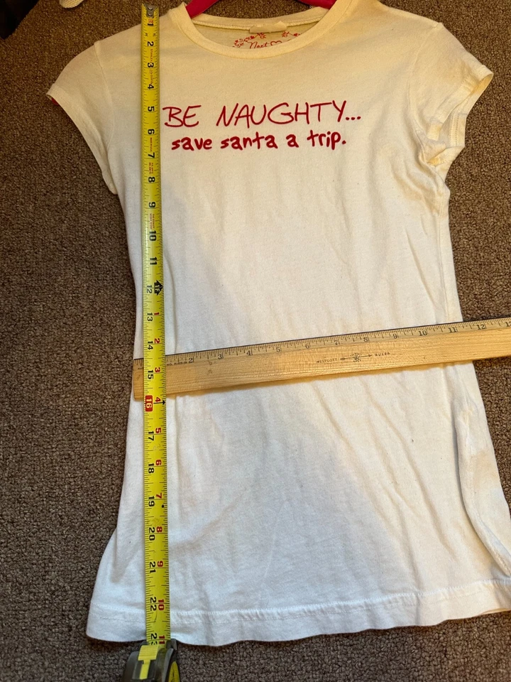  Camisa Embrace the Playful Spirit: 'Be Naughty...Save Santa a Trip' Foto 2 de 3