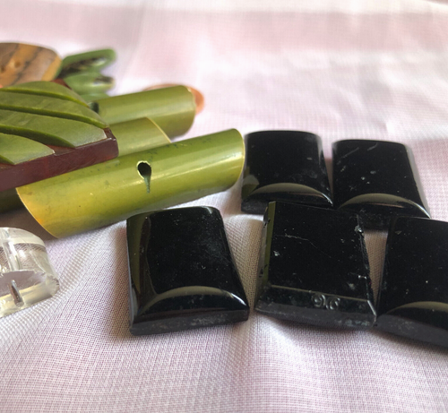 20 Vintage Buttons Bakelite Toggle Reverse Carved Lucite Flowers Glass etc - Picture 15 of 18