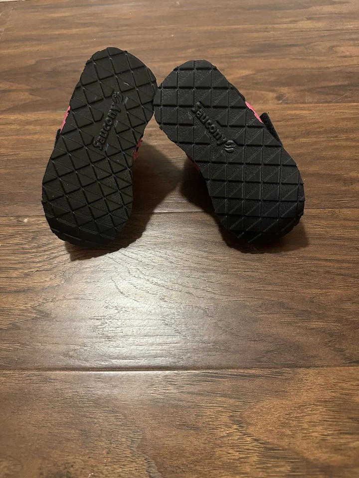 Zapatos Saucony Jazz negros y rosas para niñas pequeñas. Talla 4,5 Foto 3 de 3