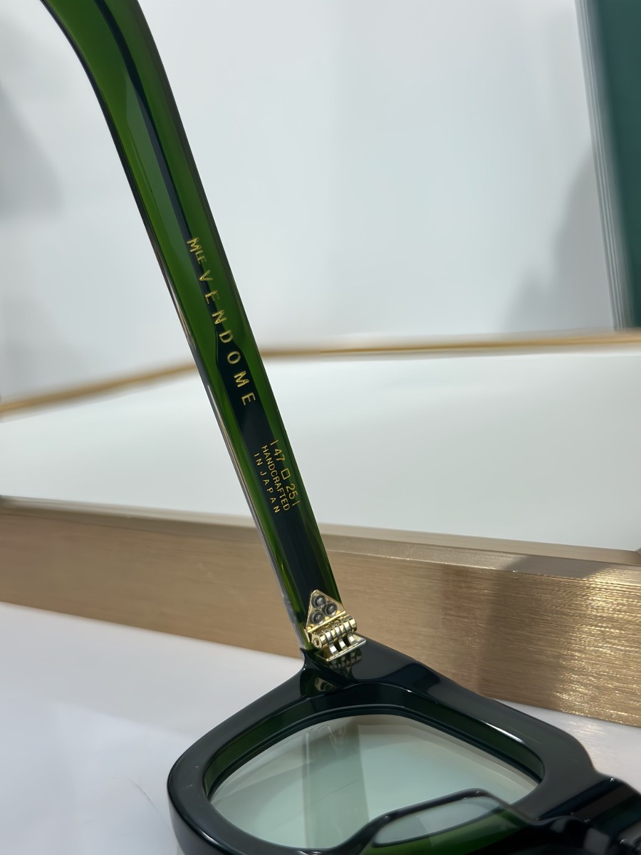 。 JACQUES MARIE MAGE Unisex Green/Clear Sunglasses MODEL: VENDOME