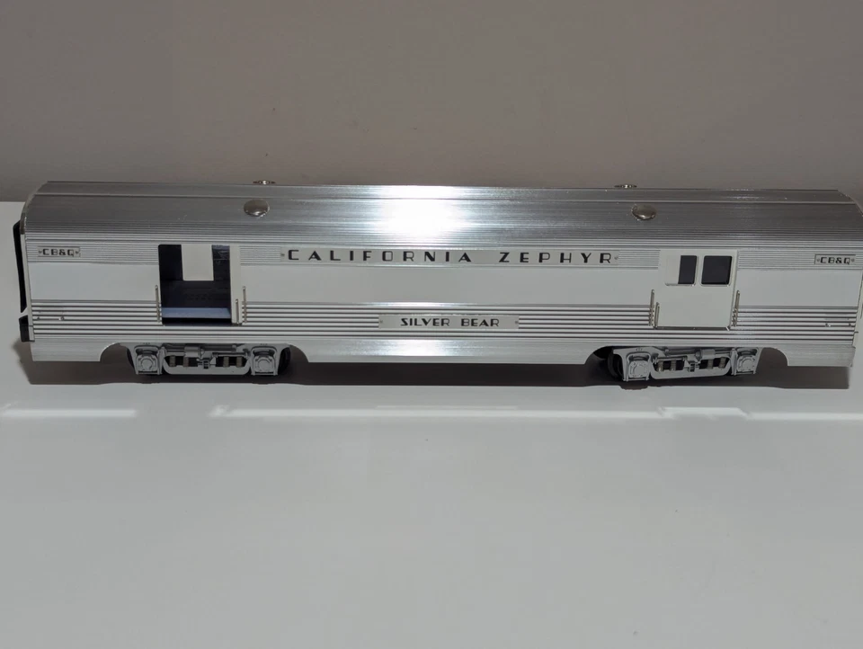 K-Line CB&Q K-4613-10903 Calif Zephyr Silver Bear 15"#903 Passngr Car O-guage - Image 4 of 4