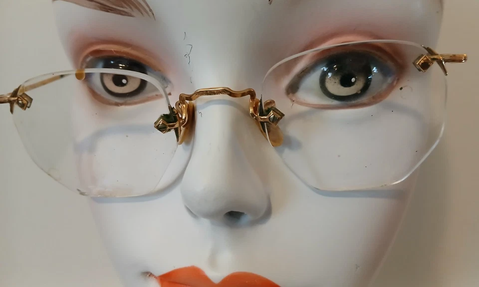 Anteojos antiguos con borde dorado rellenos de oro 12K - con estuche original Foto 2 de 4