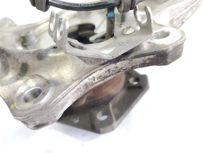 Front Left Spindle With Hub Executive 4.2L 28822505 OEM 07 Maserati Quattroporte