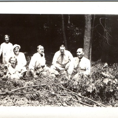 c1930s Uncle Milt Wright Aunt Amelia Wright Family Snapshot Photo Forest Picnic