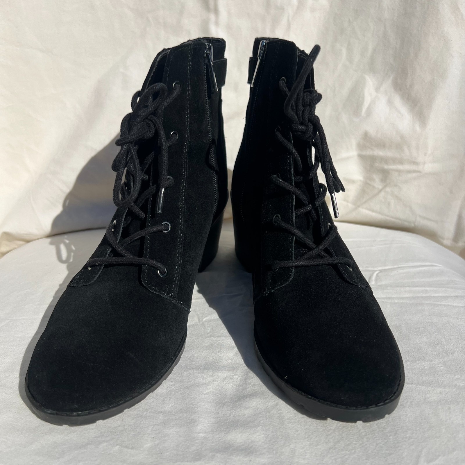 Ann Klein Solid Black Block Heel Closed Toe Suede… - image 1