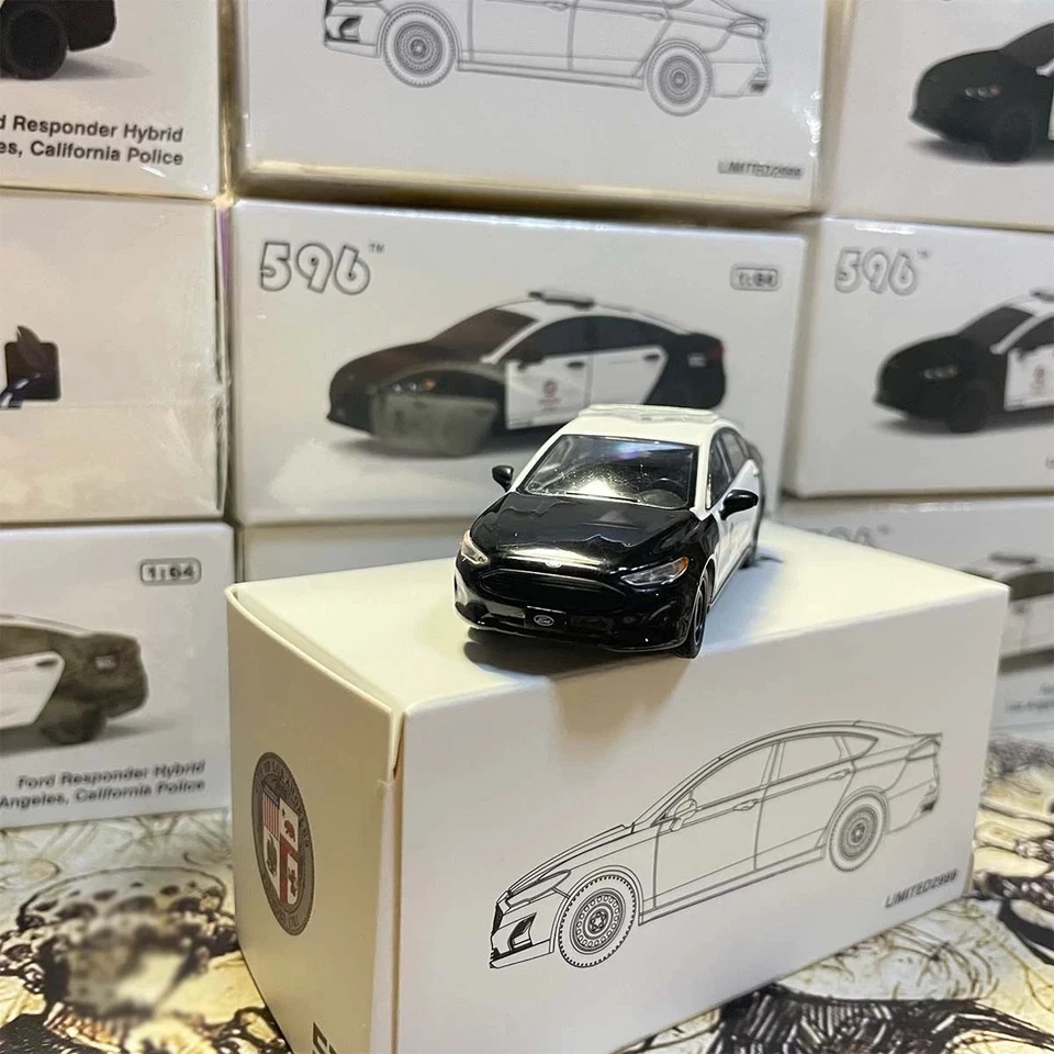 Modelo 596 1:64 Ford Responder híbrido Los Ángeles California modelo de coche de policía Foto 2 de 4