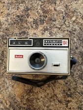 Kodak Instamatic 104 Vintage Camera with Carry Strap. Made In USA Untested .