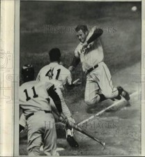 1967 Press Photo Angels' Bob Rodgers Scores As Jake Gibbs Waits For the Ball
