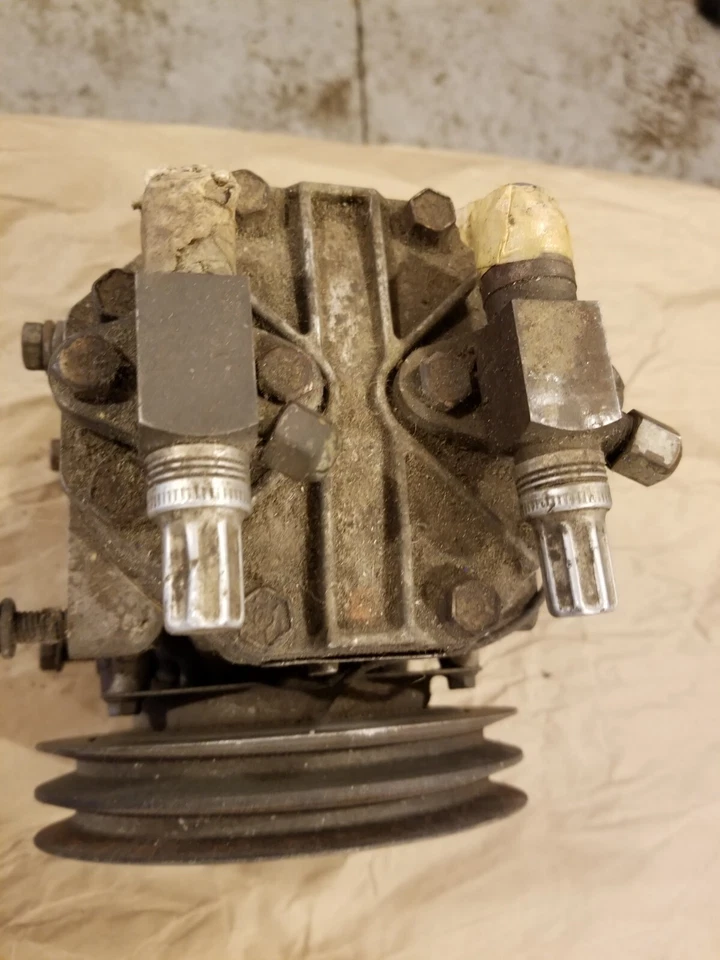 Bomba compresora de aire acondicionado original Ford Truck F100 YORK 1968 Foto 2 de 4
