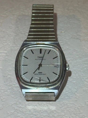 Vintage Men’s Timex Automatic Wristwatch works well