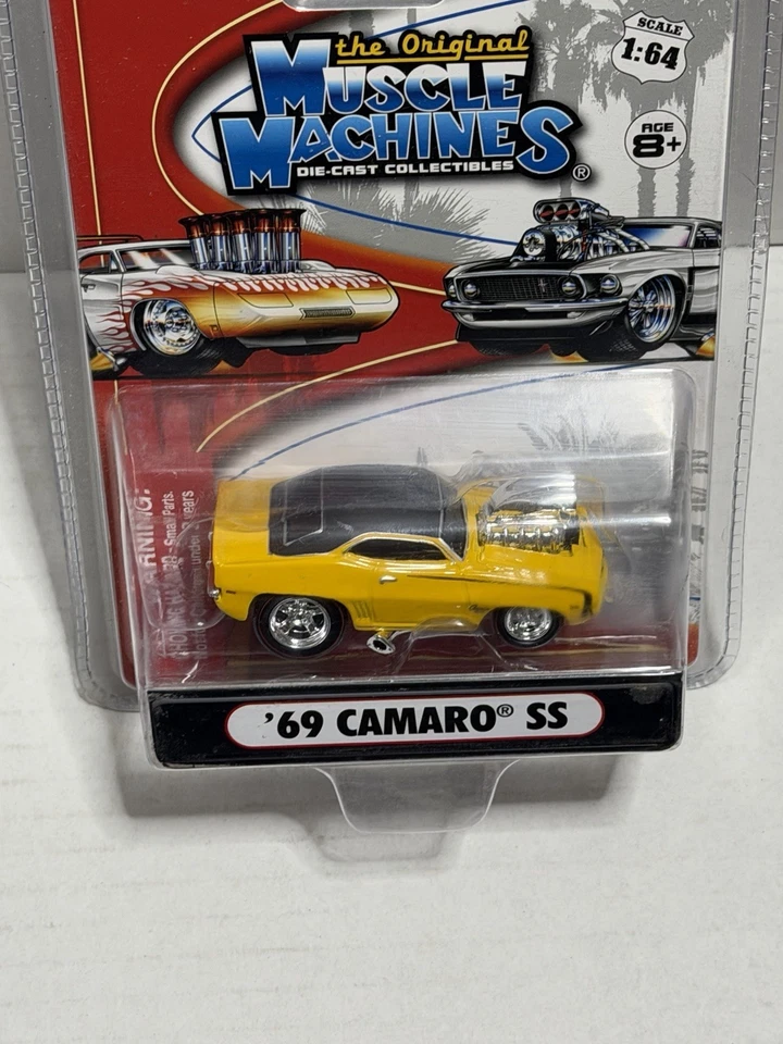 Muscle Machines 1971 CHEVY CAMARO  -- 1/64 --  71 CAMARO -- HTF   NIP Funrise - Image 2 of 4
