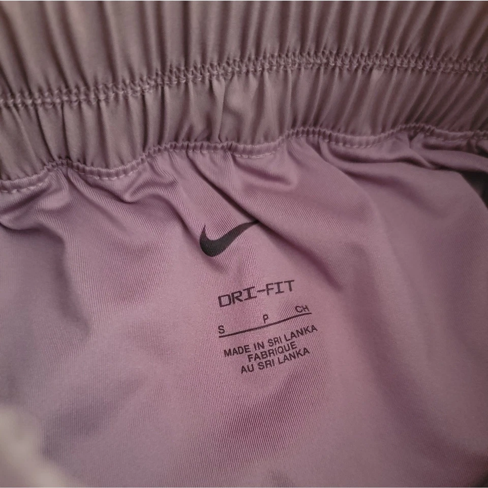 Pantalones Cortos de Entrenamiento Nike Para Mujer Dri Fit Atléticos Sueltos Malva Talla Pequeña Foto 4 de 4