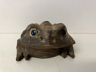 Vintage Handcarved Suji Cryptomeria Wood Toad Lucky Frog Glass
