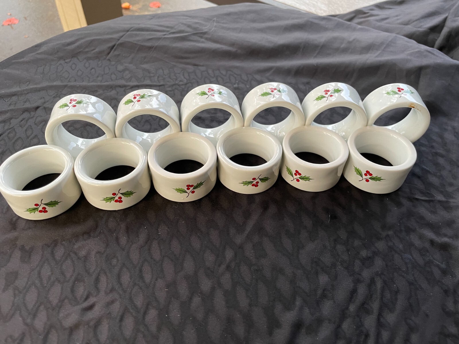 Vintage  Christmas Ceramic Napkin Rings Set Of 12 - Hollyberry
