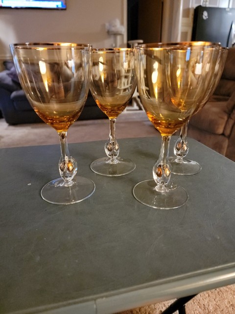 Bohemian Crystal Glasses With Gold Rim and Gold Ball In Stem (4) Bohemian Crystal Glasses With Gold Rim and Gold Ball In Stem (4)