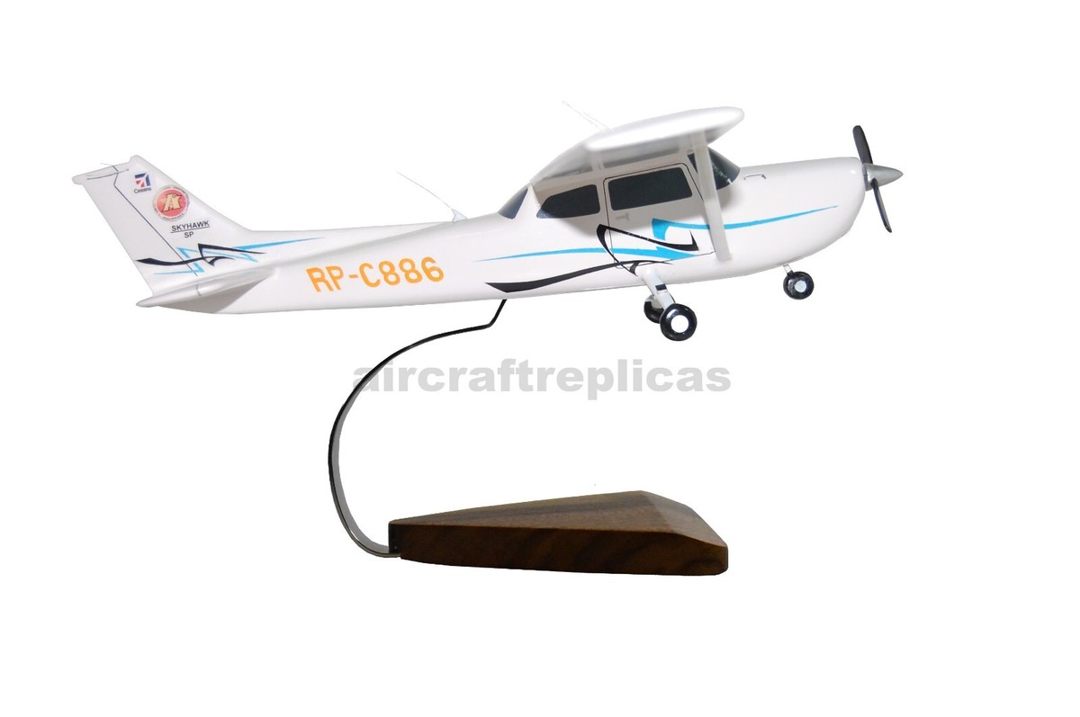 Cessna 172 Skyhawk 木製モデル 飛行機模型 Cessna 172 Skyhawk 木製モデル 飛行機模型 Amazon.co.jp