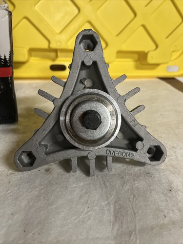 OEM/NOS NEW Genuine Oregon 82-510 Spindle Assembly W/ Bolts - Picture 5 of 6
