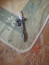 ANCIEN HOCHET ANGLAIS XIX AVEC SIFFLET EN ARGENT GRELOT ET MANCHE NACRE