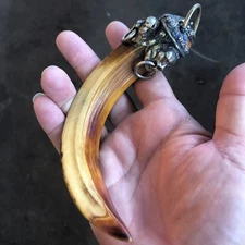 Tibetan silver lion head inlaid Tooth talismanic Pendant To ward off bad luck