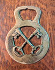 Vintage English Brass Crossed Keys Equestrian Horse Medallion Peerage England — photo 1