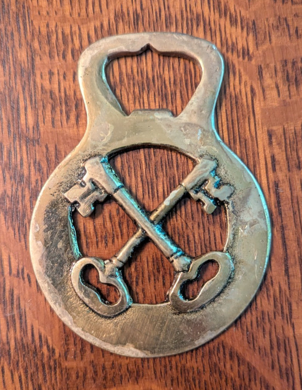 Vintage English Brass Crossed Keys Equestrian Horse Medallion Peerage England