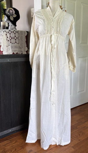 Vtg 70s Prairie Nightgown Sz M Dressing Gown Empire Waist Lace Trim Cottagecore